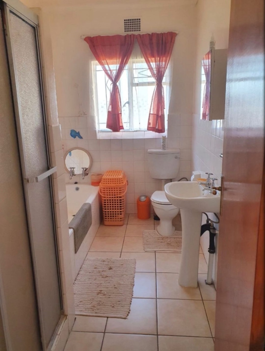 4 Bedroom Property for Sale in Flamwood North West